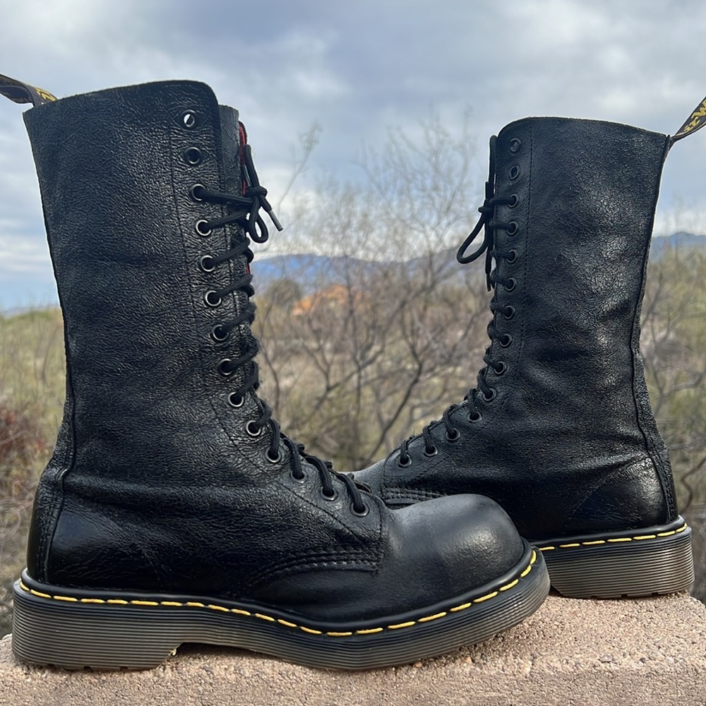🏴󠁧󠁢󠁥󠁮󠁧󠁿 Dr. Martens Steel Toe MIE Cristal Suede Crackle 14 Eye Boots UK 6